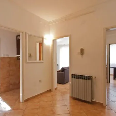 Vesna 812 Apartment