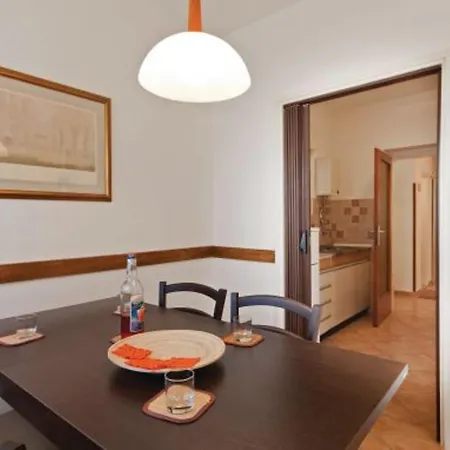 Vesna 812 Apartment