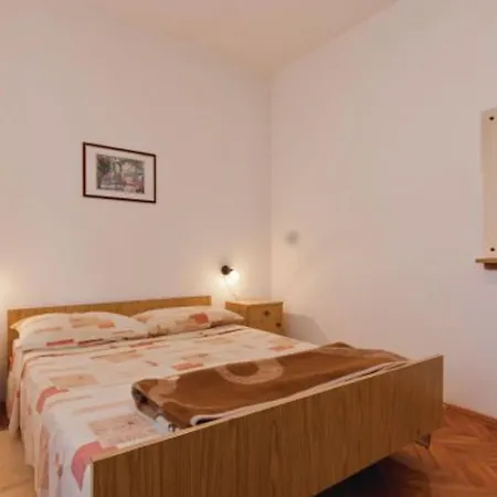 Vesna 812 Apartment
